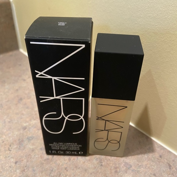 Nars Foundation Light 3 - Picture 2 of 3